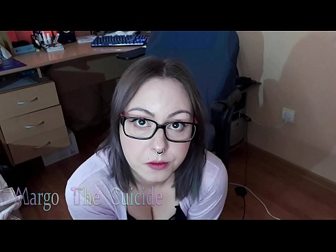 ❤️ Seksi dekle z očali globoko sesa dildo pred kamero ️ Šukanje pri nas ❌❤